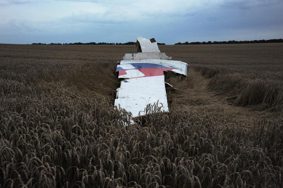 Malaysia Airlines passenger plane crashes near Ukrainian border - World - The Boston Globe